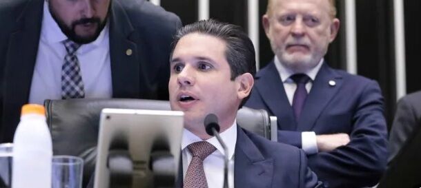 FORA DAS GARRAS DO STF - Câmara aprova voto secreto e foro a presidentes de partido
