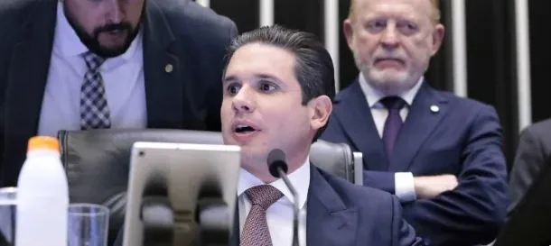 FORA DAS GARRAS DO STF - Câmara aprova voto secreto e foro a presidentes de partido
