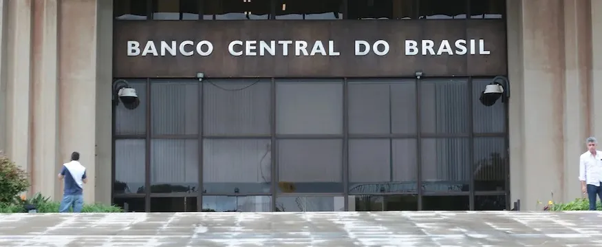 CADÊ A GRITARIA DA ESQUERDA? - BC mantém juros em 15% e não indica início para corte da Selic


