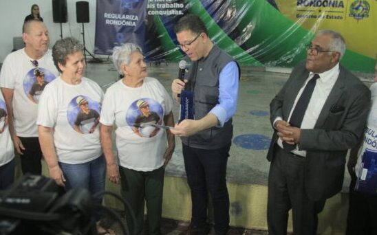 APÓS DÉCADAS DE ESPERA - 116 famílias, finalmente, receberam título de propriedade de suas casas no bairro Costa e Silva, em Porto Velho
