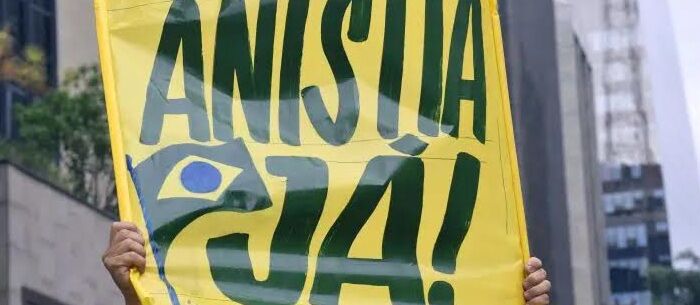 MILITANTES COMPRADOS - Associação de advogados critica participação de artistas em ato contra a anistia 
