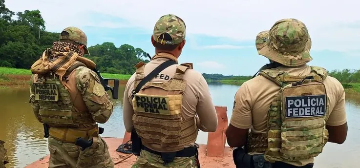 ESTADO REPRESSOR - PF se orgulha de destruir 408 embarcações de trabalhadores enquanto o 'Narco-Estado' toma conta da Amazônia
