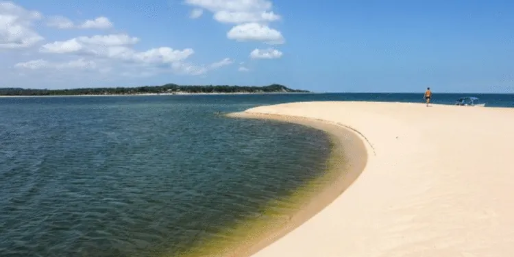 ALTER DO CHÃO - Praia secreta do Brasil fica no coração da Amazônia e é considerada a mais bonita do mundo
