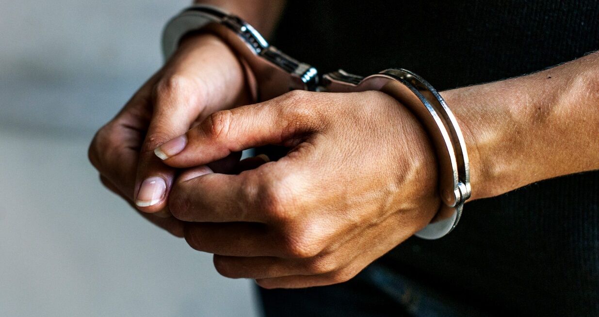 DEU MOLEZA, CAIU -  Foragido da Justiça é recapturado pela Polícia Militar no terminal rodoviário de Ji-Paraná, RO
