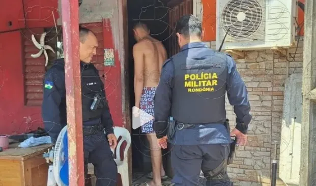 HOMICÍDIO - Homem é morto a tiros dentro de casa no bairro Cai N’água