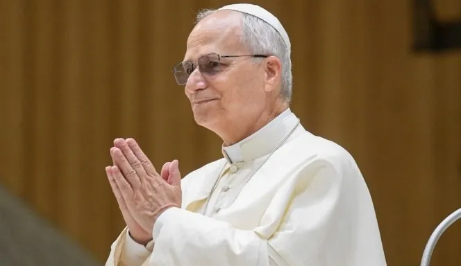 MENSAGEIRO DA PAZ - Papa, em oração, pede união entre as religiões em um mundo ferido por conflitos

