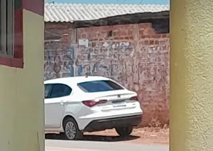 ALARMANTE - Jovens ficam apavoradas após serem abordadas por ocupantes de carro branco em Porto Velho