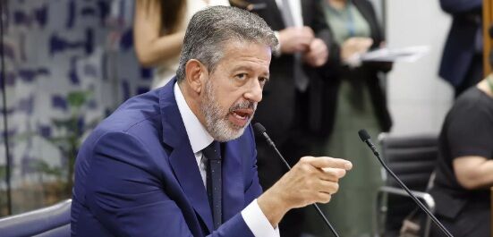 DEU NO SPUTNIK - Parecer de Lira sobre projeto de isenção do IR recomenda rejeitar 98 das 102 emendas apresentadas

