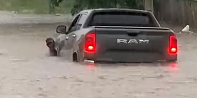 Temporal provoca alagamentos e provocam transtornos em Porto Velho

