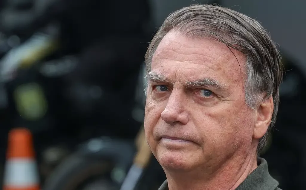 Moraes nega pedido de Bolsonaro e mantém prisão domiciliar

