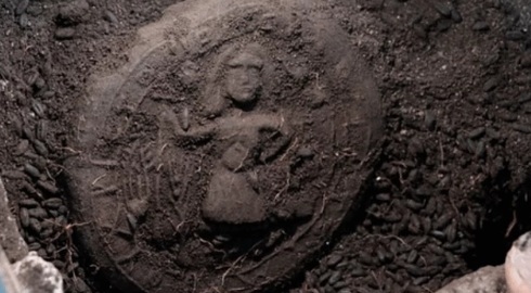 Pão de 1,3 mil anos com imagem de Jesus é achado na Turquia

