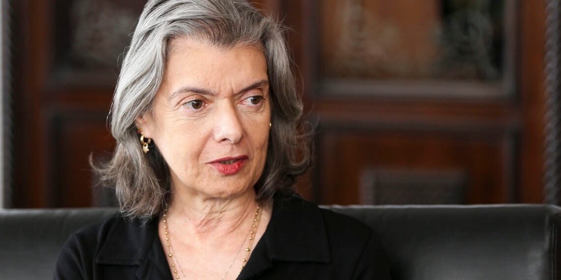 Carmén Lúcia cogita antecipar saída do STF, diz site

