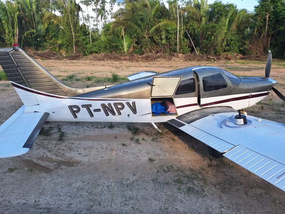 PF apreende avião com meia tonelada de drogas em RO