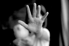 Mãe é presa por abandono após filha ser estuprada por homem de 55 anos em Vilhena