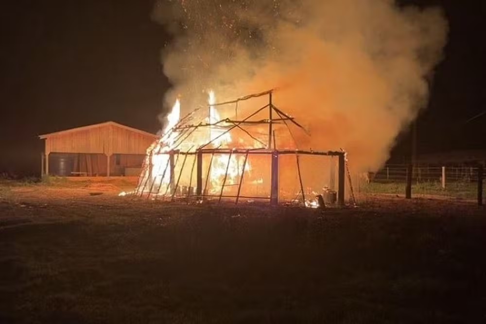 Maloca indígena sagrada é destruída por incêndio criminoso em RO