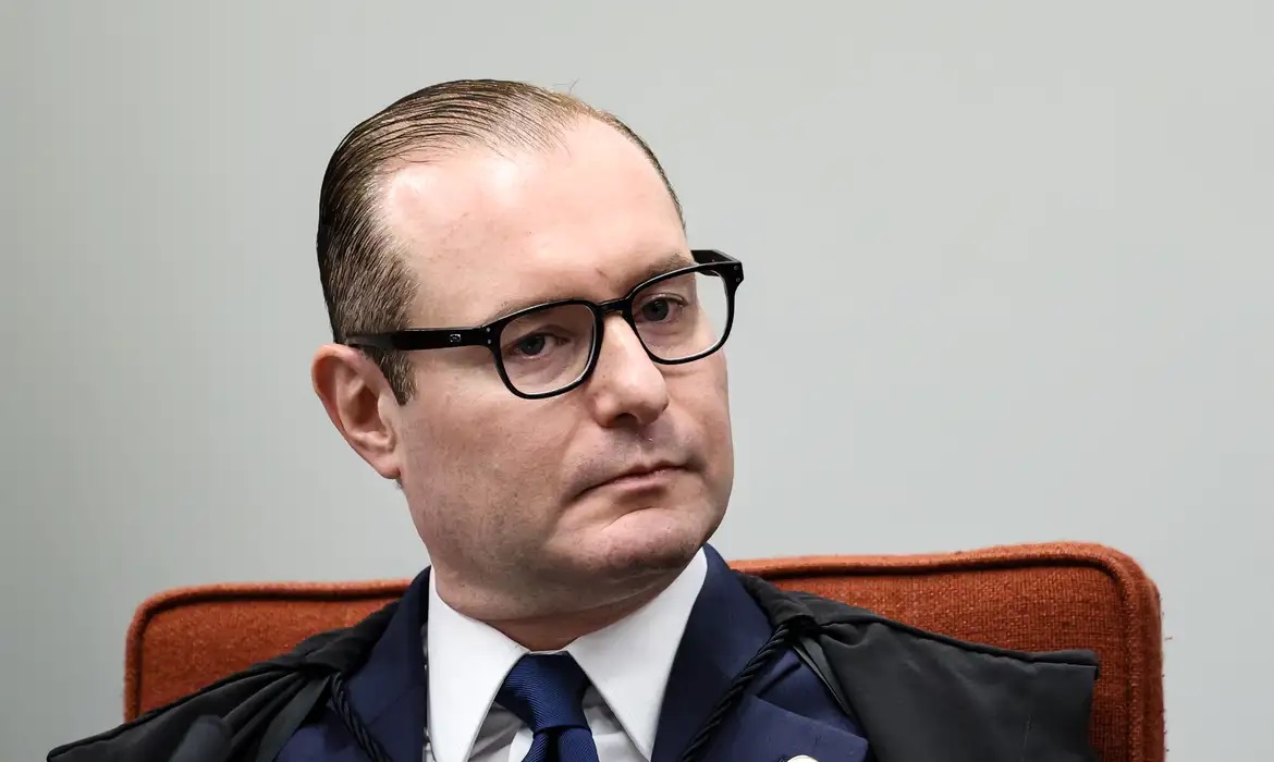 Zanin acompanha Moraes e vota para condenar réus do núcleo de desinformação