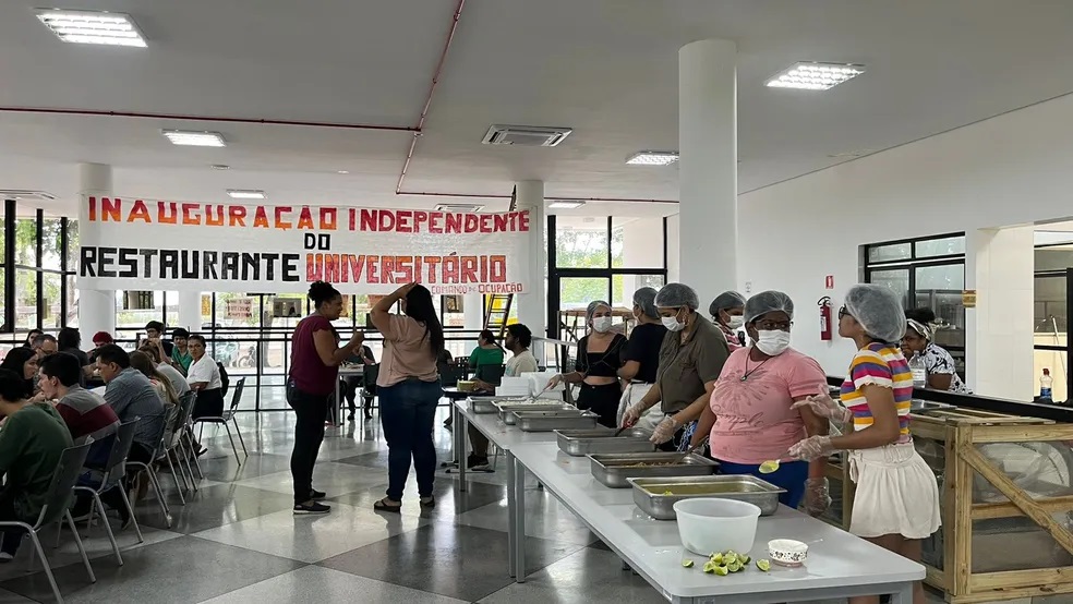 Sem aviso prévio empresa suspende o fornecimento de comida no restaurante universitário da Unir