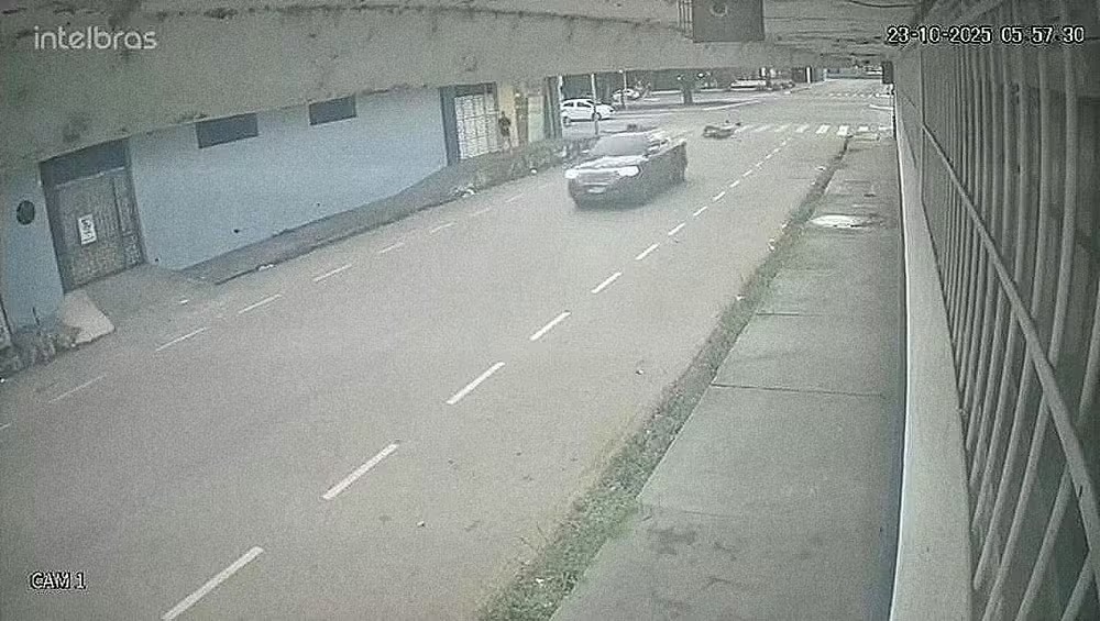 FUGIU - Câmera registra fuga de motorista após acidente em Porto Velho