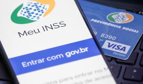 Fila do INSS mais do que dobra desde que Lula prometeu zerá-la