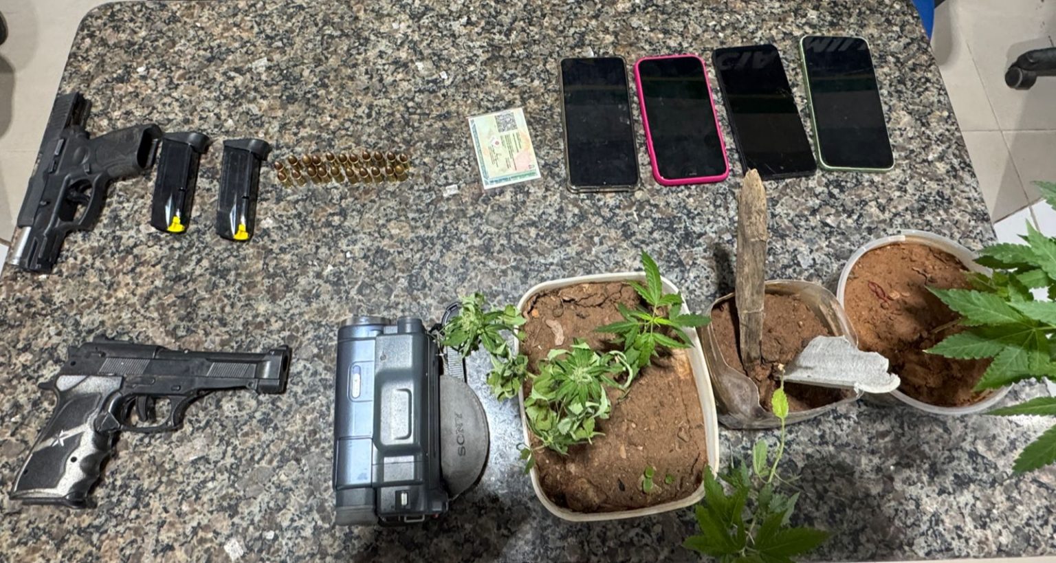 POLÍCIA MILITAR DE RONDÔNIA PRENDE FORAGIDO E DESARTICULA PONTO DE APOIO DE FACÇÃO CRIMINOSA EM CACOAL