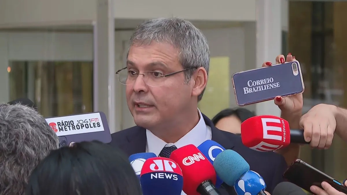 APÓS OPERAÇÃO - Líder do PT pede ao Supremo o afastamento do governador do RJ