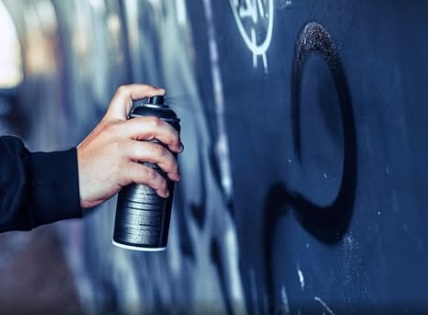 FACÇÃO CRIMINOSA - POLÍCIA CIVIL PRENDE HOMEM POR PICHAÇÕES LIGADAS À FACÇÃO CRIMINOSA