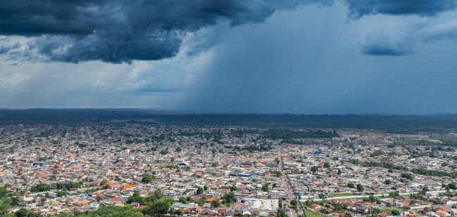 Previsão indica altas temperaturas e chances de chuva em Rondônia neste sábado (8)
