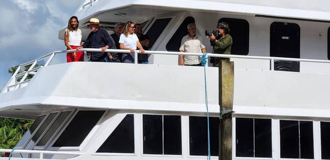 LULA, O PRESIDENTE QUE ODEIA OS RICOS E MILIONÁRIOS, MAS AMA VIVER COMO ELES.