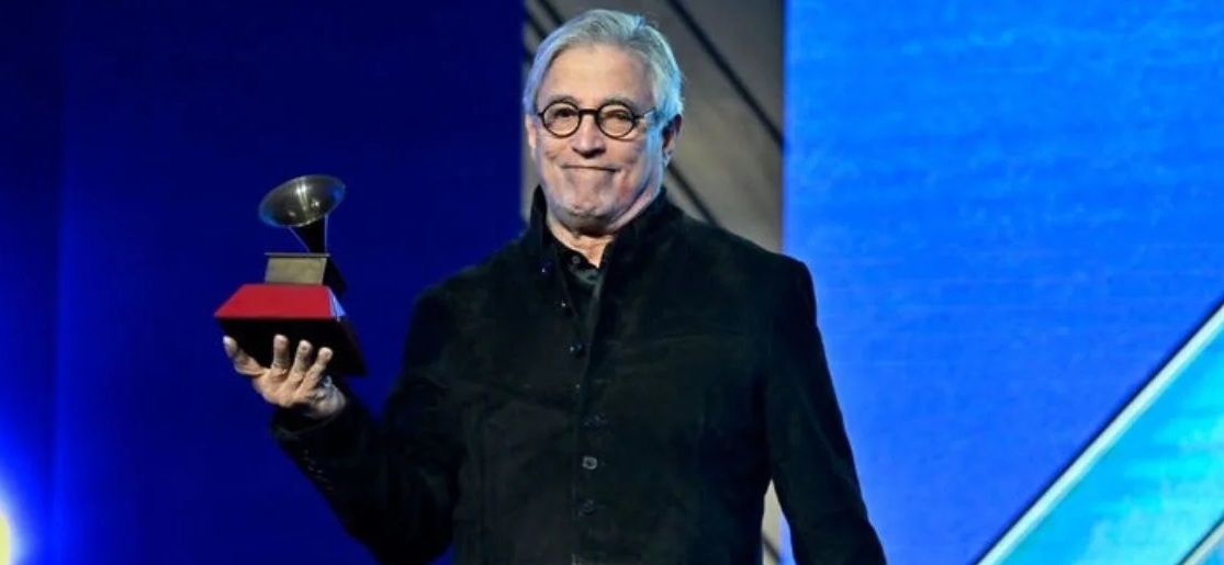 Cantor brasileiro recebe prêmio especial da Academia do Grammy Latino