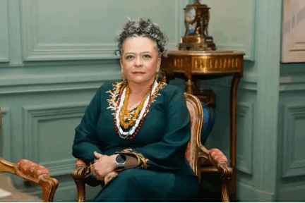 Escritora da ABL causa polêmica ao dizer que fala “pretuguês”