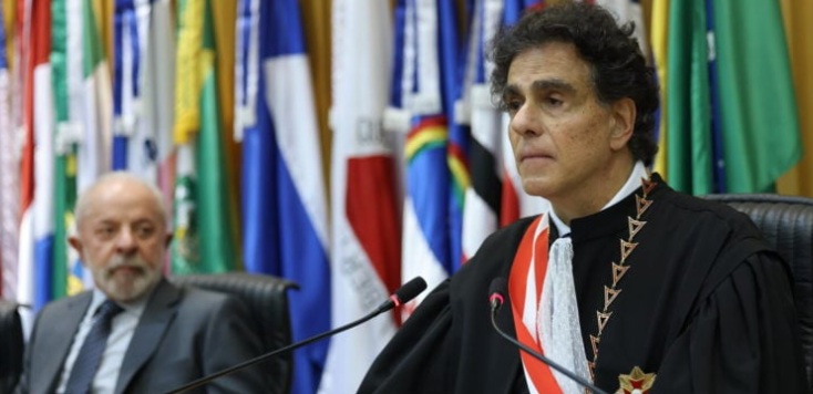 Salário de juízes está fora dos limites, diz presidente do TST