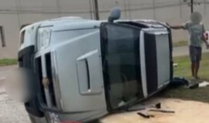 Acidente na BR-174 em Vilhena: Caminhonete tomba após colisão