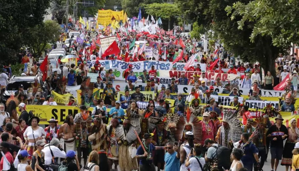 Marcha Global pelo Clima reúne 50 mil pessoas em Belém e cobra a ‘COP da Verdade’