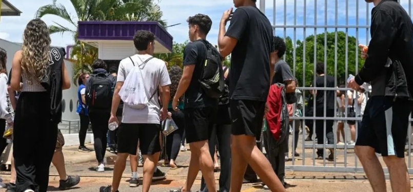 Candidatos participam do 2º dia de provas neste domingo