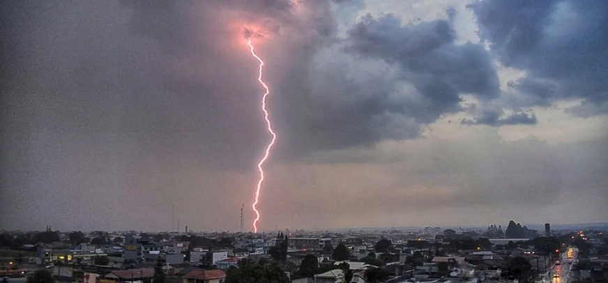 Segunda-feira começa com instabilidade e calor intenso em Rondônia; Porto Velho sob alerta de chuva forte