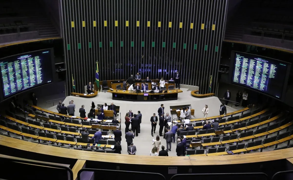 Deputados querem inserir uso de IA, garimpo e lei Anti-Oruam no Marco Legal