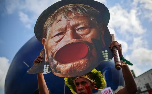 O protesto de Raoni, maior liderança indígena do Brasil, por não discursar oficialmente na COP30