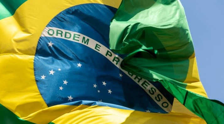 História, disputa e responsabilidade democrática