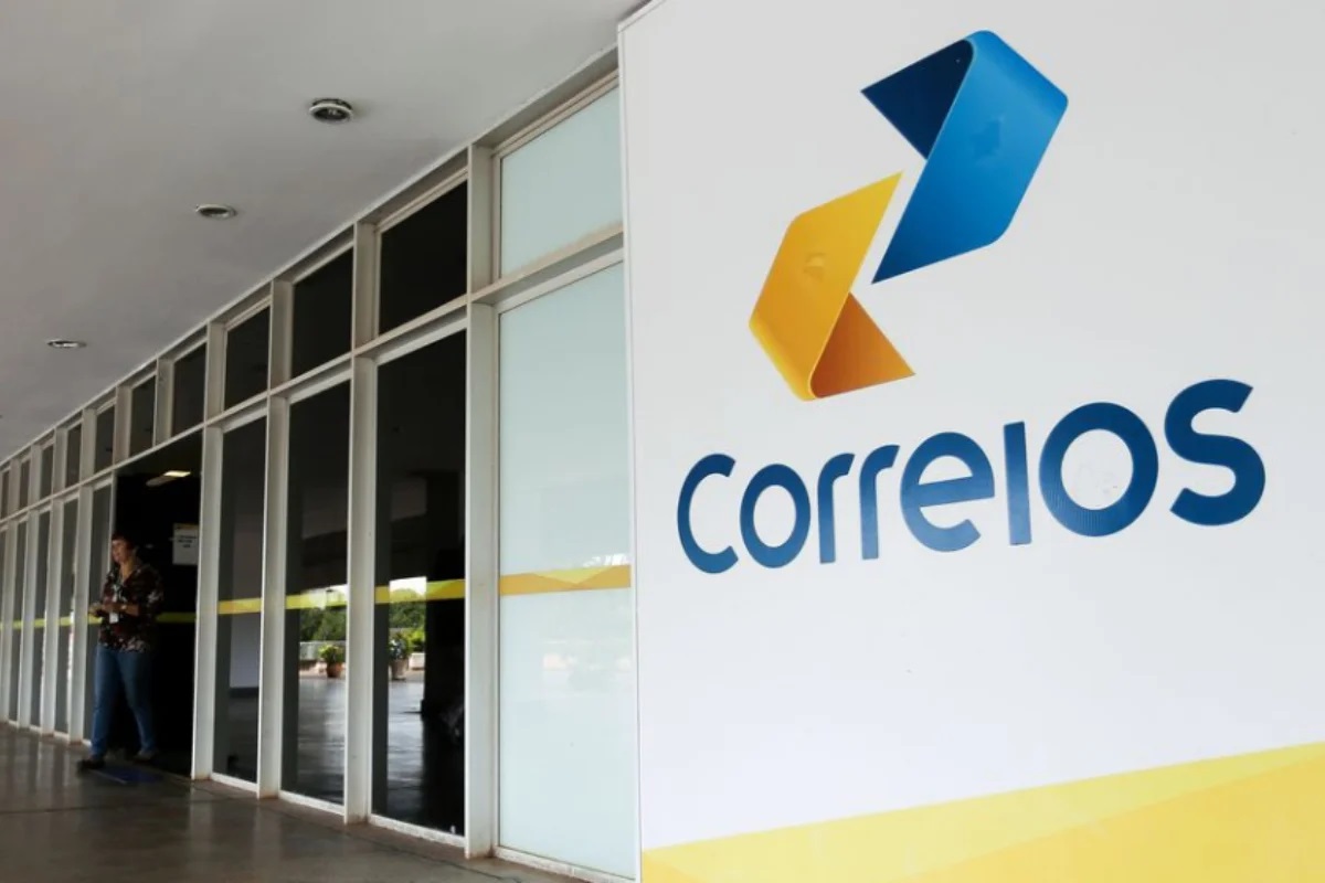 Em crise, Correios aprovam mais de 10 mil demissões de funcionários