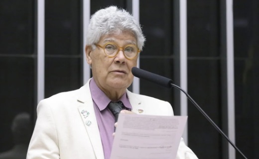 Deputado do PSol quer mudar lema da bandeira do Brasil