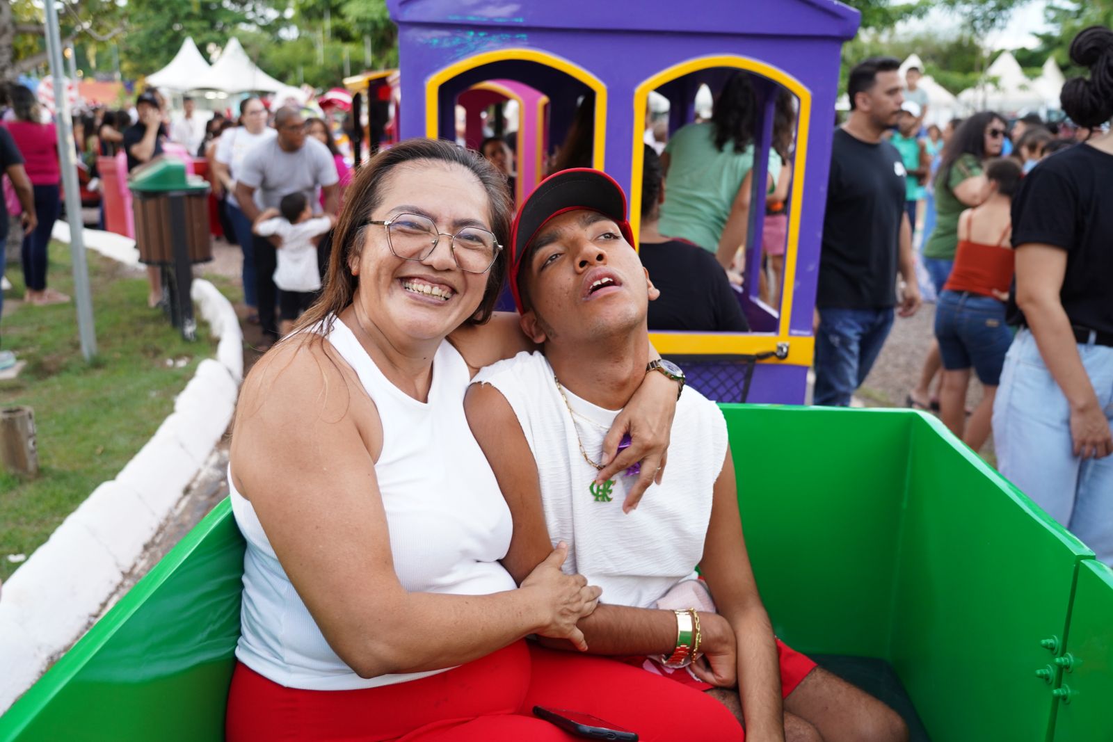 NATAL - Passeio de trenzinho no Parque da Cidade reuniu famílias em ação inclusiva
