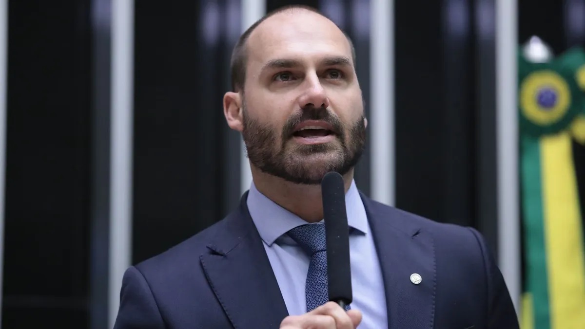 Eduardo Bolsonaro pede ânimo e "energia máxima" por anistia