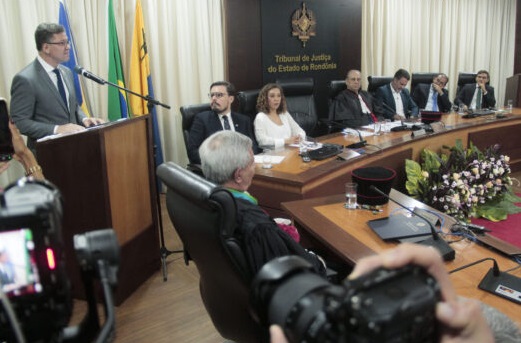 Cerimônia marca a transmissão de comando do governo de RO ao presidente do TJRO