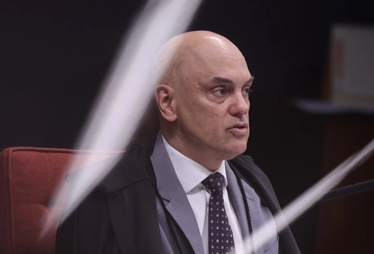 RECADO DOS EUA - Conselheiro de Trump manda recado a Moraes após prisão de Bolsonaro
