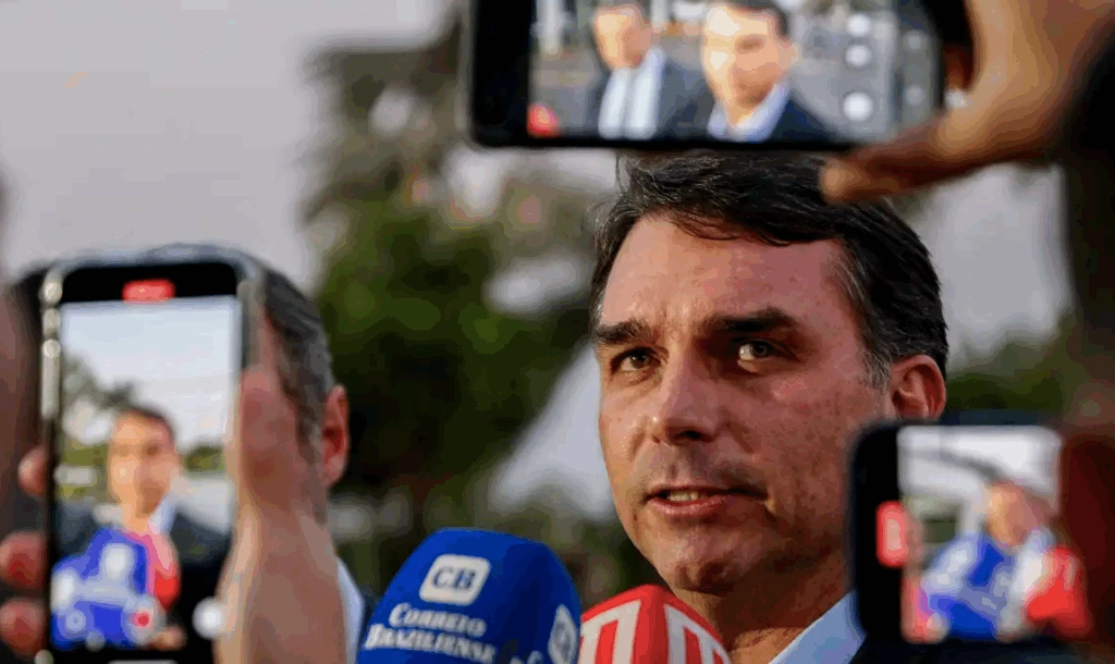 MÍNIMO DO MÍNIMO - Moraes autoriza a visita dos filhos de Jair Bolsonaro na PF
