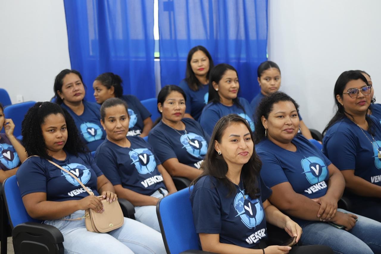 Trabalhadores que fizeram o Curso Vencer recebem kit profissional do Governo de Rondônia