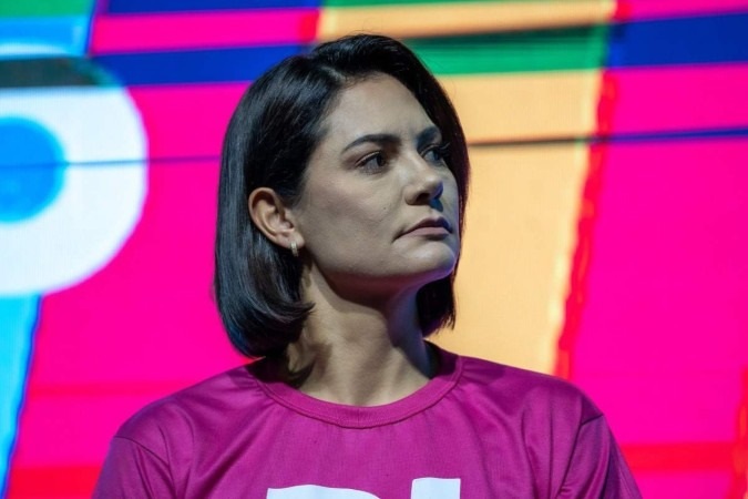 Michelle Bolsonaro critica aproximação do PL com Ciro; deputado rebate
