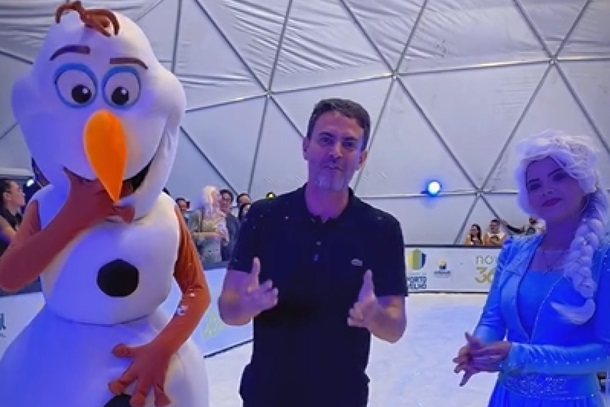 Pista de patinação gratuita estréia e encanta em Porto Velho:  Natal no gelo