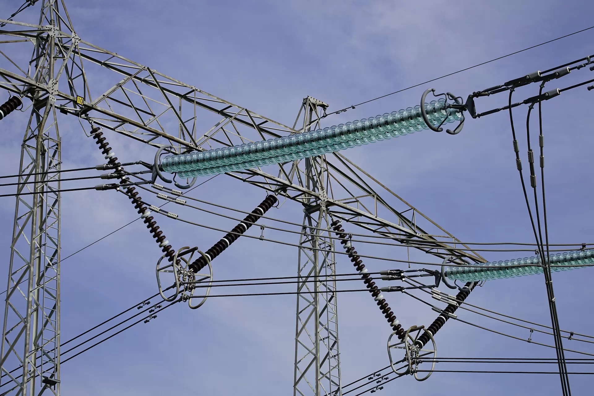 Conta de luz fica mais barata em dezembro: bandeira tarifária passa para amarela