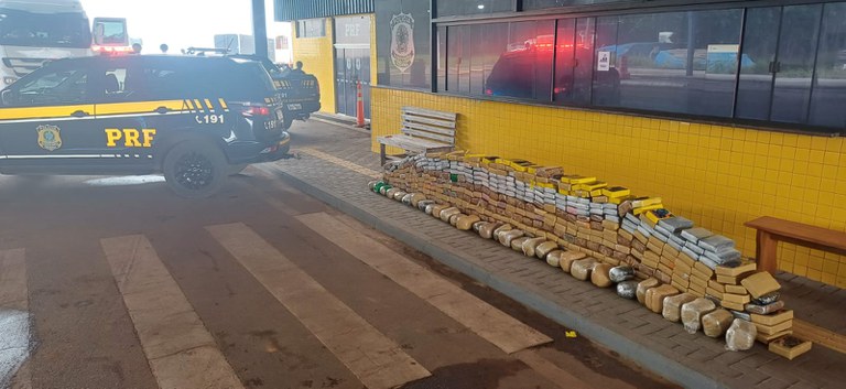MEIA TONELADA - PRF intercepta mais de meia tonelada de drogas na BR-364, em Vilhena